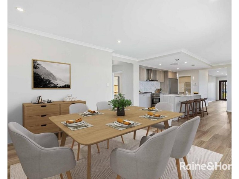 198 Settlers Boulevard, Chisholm NSW 2322