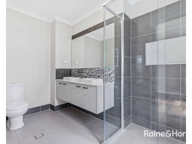 198 Settlers Boulevard, Chisholm NSW 2322