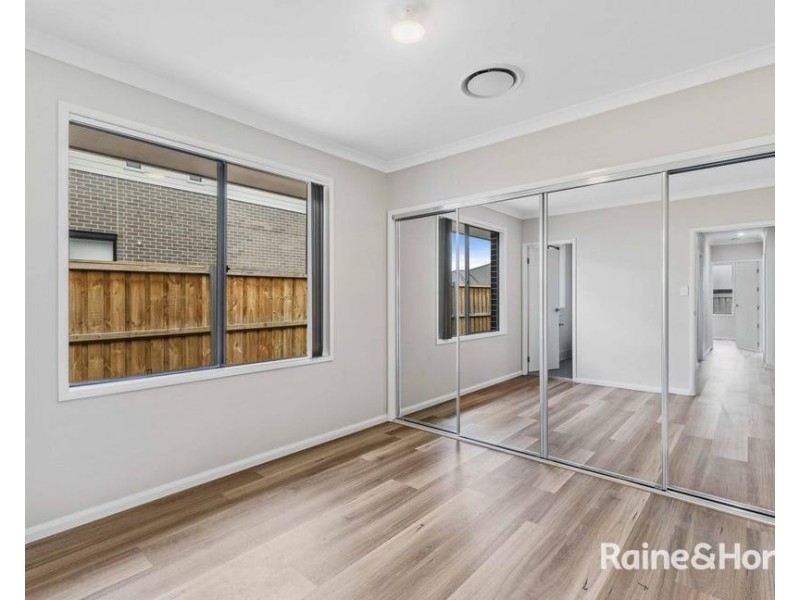 198 Settlers Boulevard, Chisholm NSW 2322