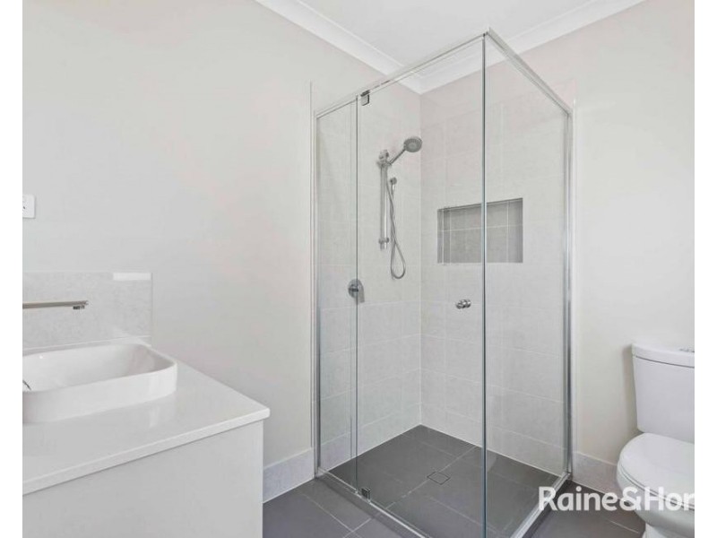 198 Settlers Boulevard, Chisholm NSW 2322