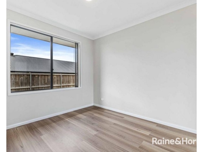198 Settlers Boulevard, Chisholm NSW 2322