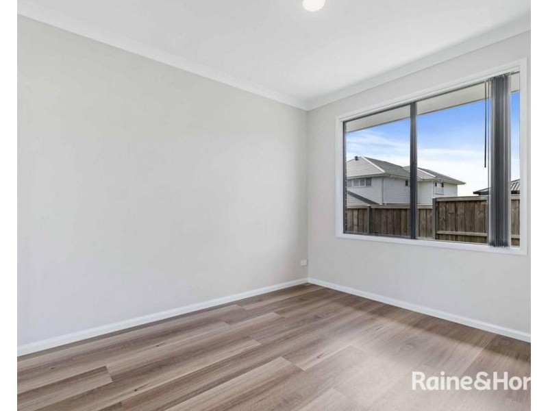 198 Settlers Boulevard, Chisholm NSW 2322