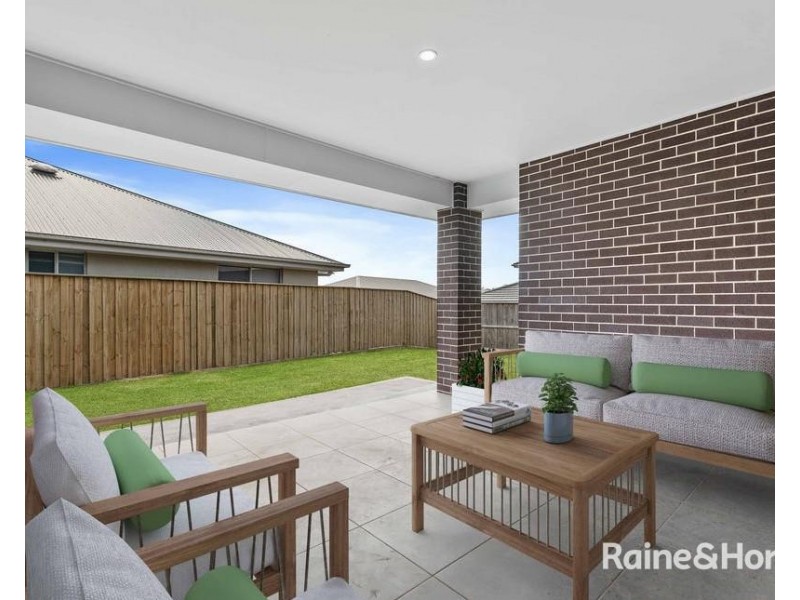 198 Settlers Boulevard, Chisholm NSW 2322
