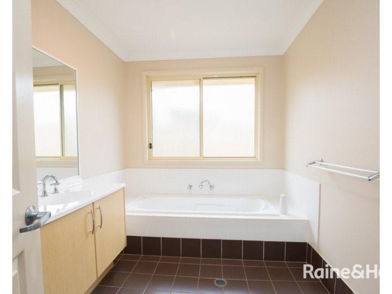 32 Carnarvon Circuit, East Maitland NSW 2323