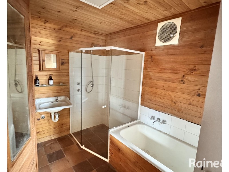 123 Marks Point Road, Marks Point NSW 2280