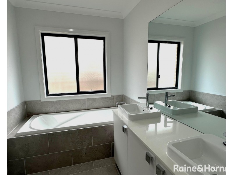 70 Rigby Drive, North Rothbury NSW 2335