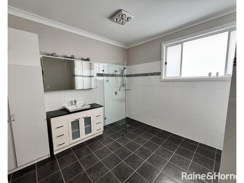 3 Albert Street, Belmont NSW 2280