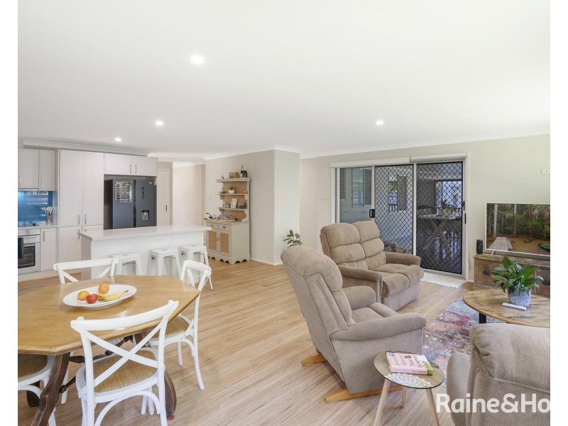 51 Burton Road, Eleebana NSW 2282