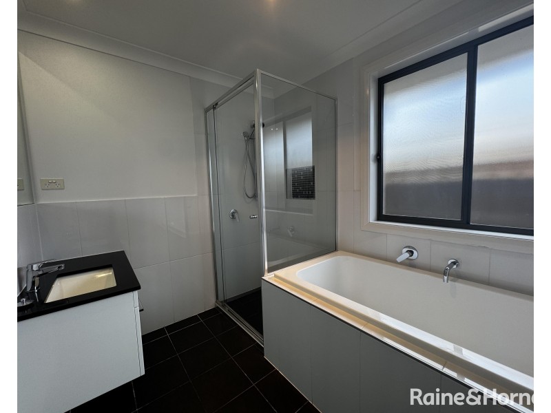 1 Sandpiper Circuit, Aberglasslyn NSW 2320