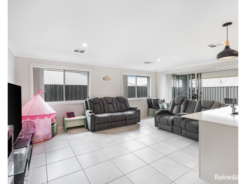 1 Cruden Circuit, Heddon Greta NSW 2321