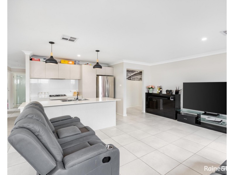 1 Cruden Circuit, Heddon Greta NSW 2321