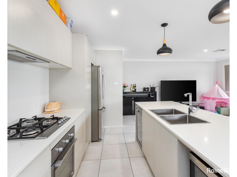 1 Cruden Circuit, Heddon Greta NSW 2321