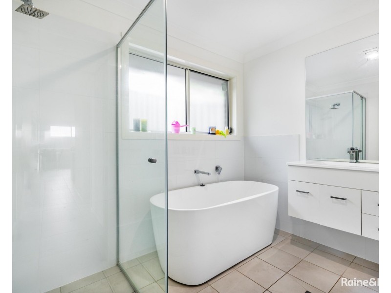 1 Cruden Circuit, Heddon Greta NSW 2321