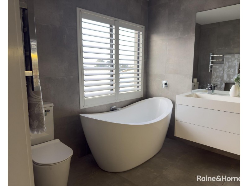 2 Drayton Crescent, Thornton NSW 2322