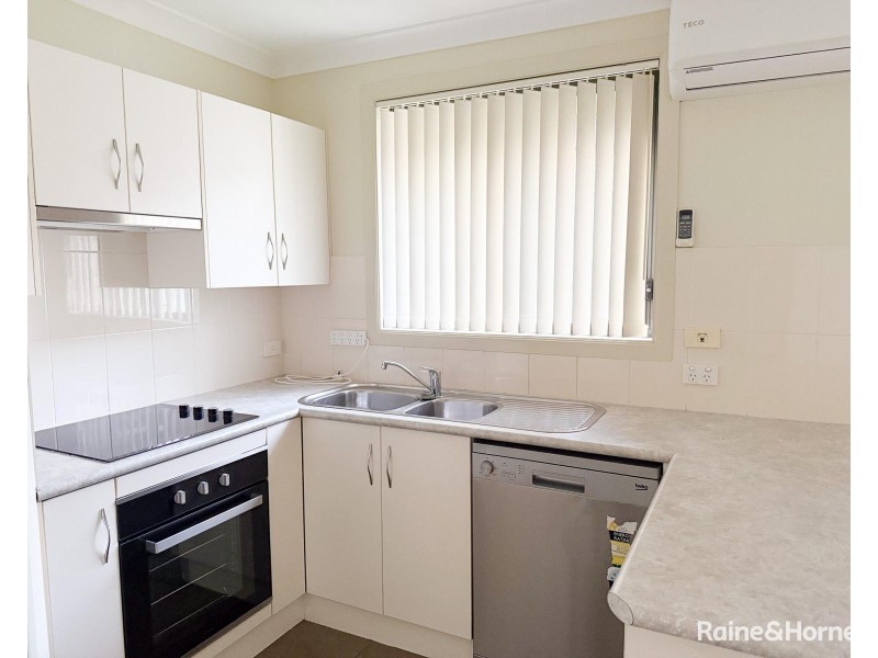 2/76 Brigantine Street, Rutherford NSW 2320