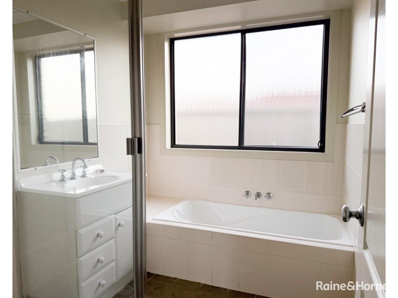 2/76 Brigantine Street, Rutherford NSW 2320