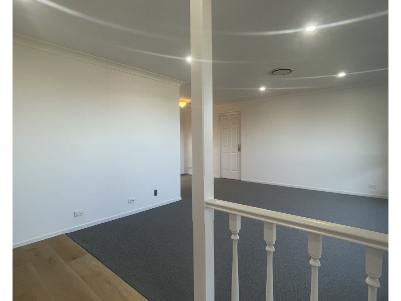 4 Springvale Circuit, Cameron Park NSW 2285