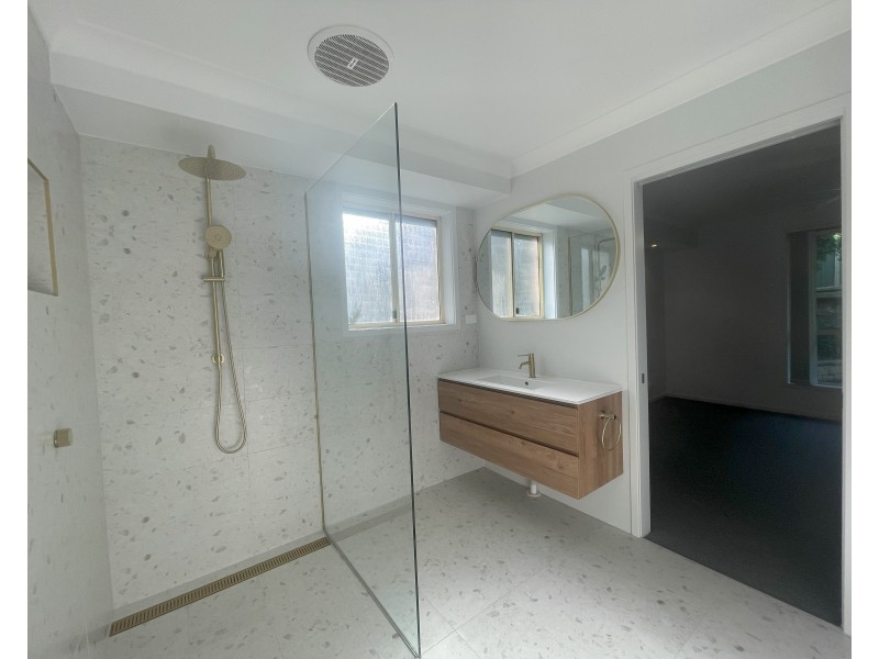 4 Springvale Circuit, Cameron Park NSW 2285