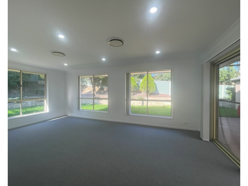 4 Springvale Circuit, Cameron Park NSW 2285