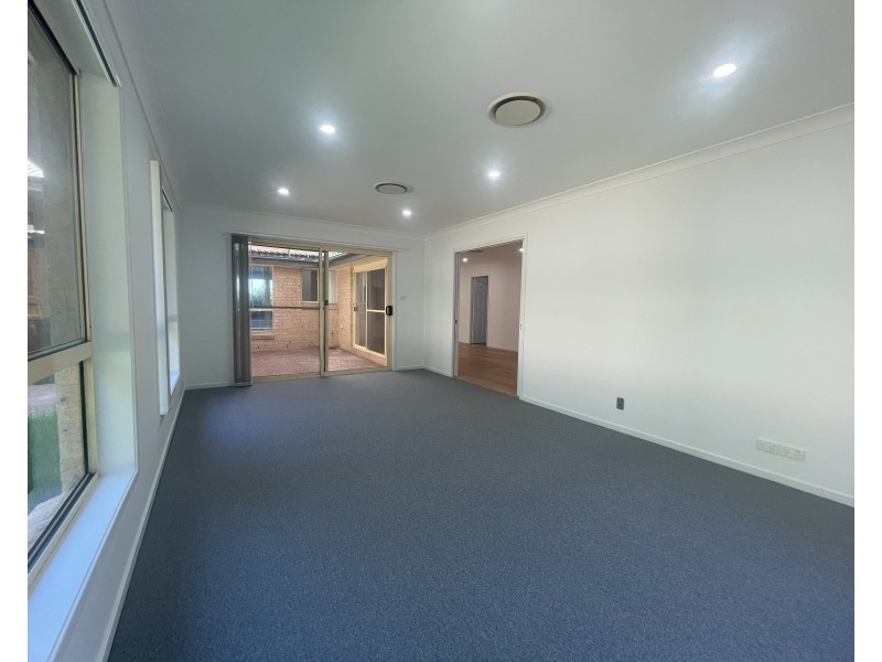 4 Springvale Circuit, Cameron Park NSW 2285