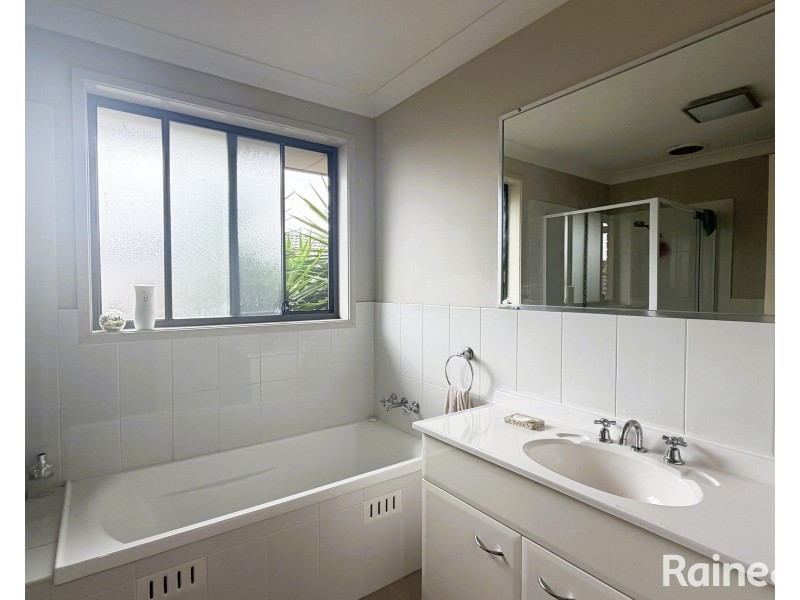 16 Ridgemont Avenue, Cameron Park NSW 2285