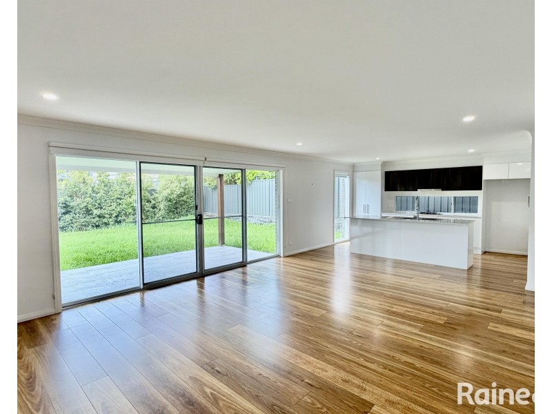 8 Butterworth Street, Cameron Park NSW 2285