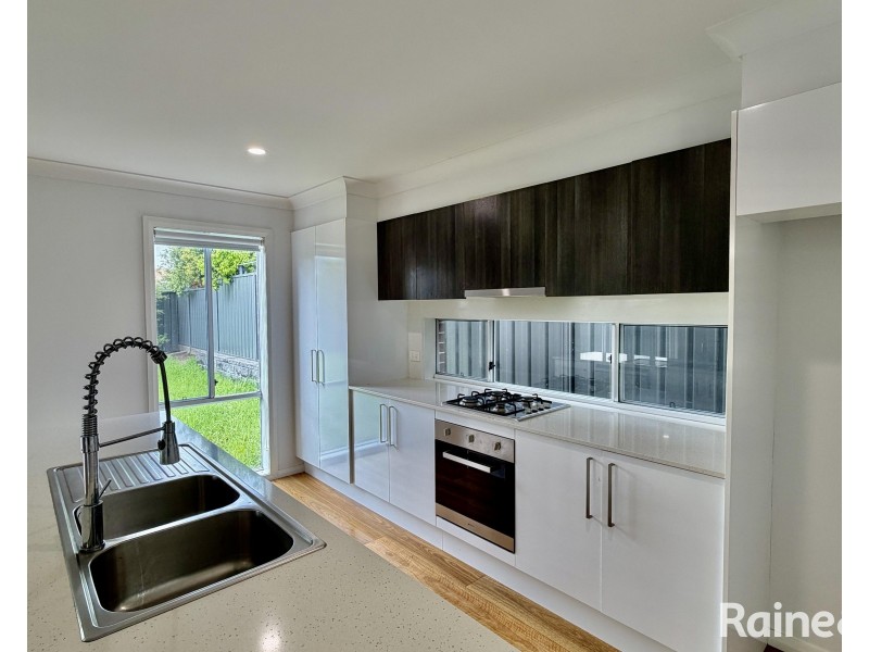 8 Butterworth Street, Cameron Park NSW 2285