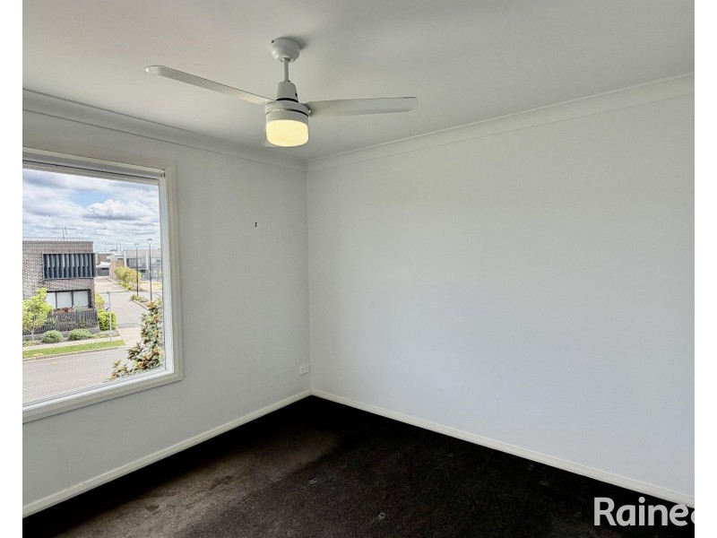 8 Butterworth Street, Cameron Park NSW 2285