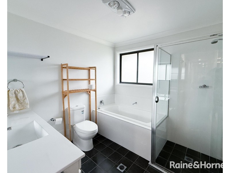 10 Tenyo Street, Cameron Park NSW 2285