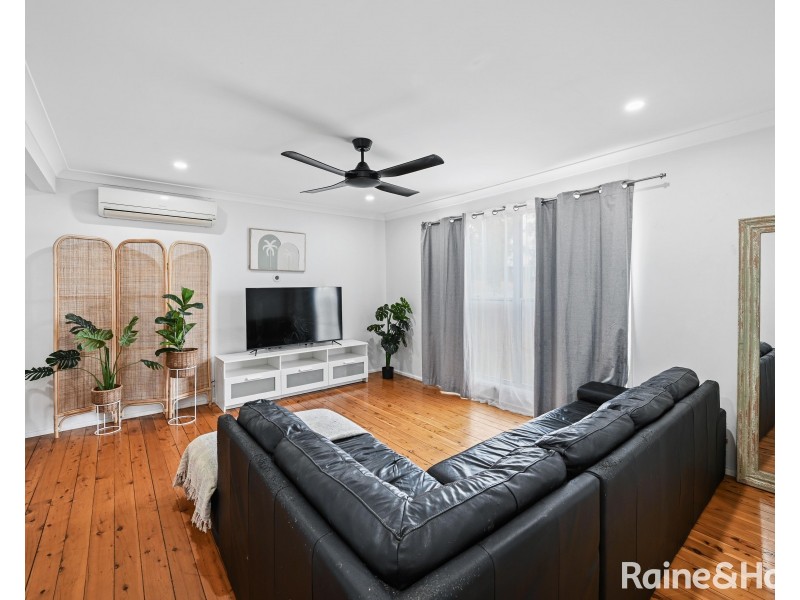 1 Unicomb Close, Rutherford NSW 2320