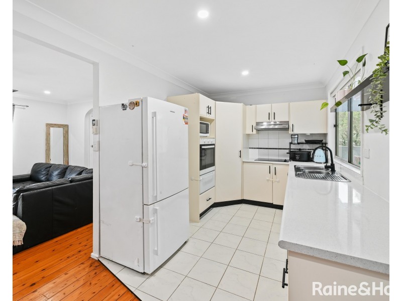 1 Unicomb Close, Rutherford NSW 2320