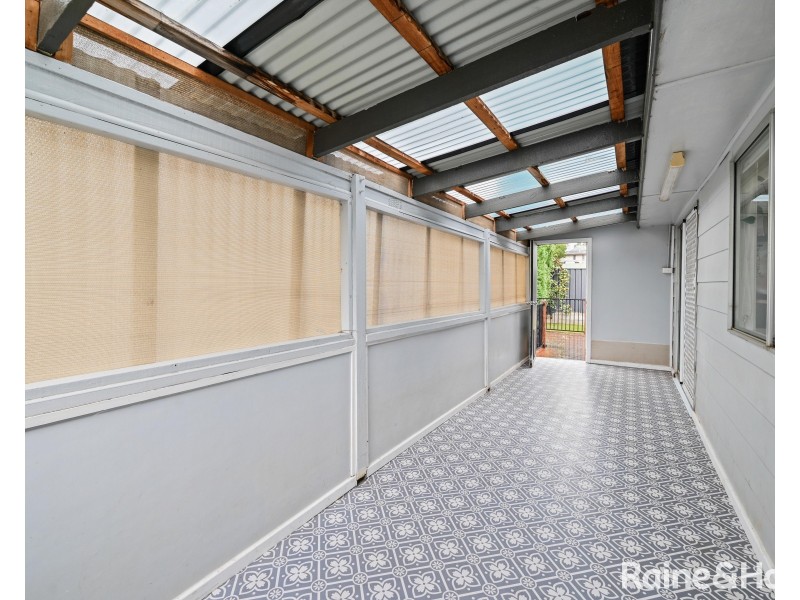 1 Unicomb Close, Rutherford NSW 2320