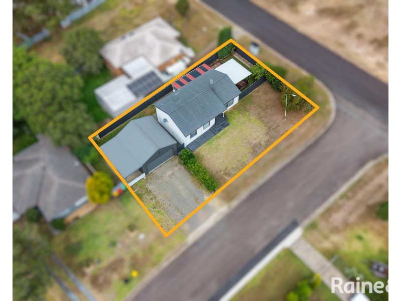1 Unicomb Close, Rutherford NSW 2320