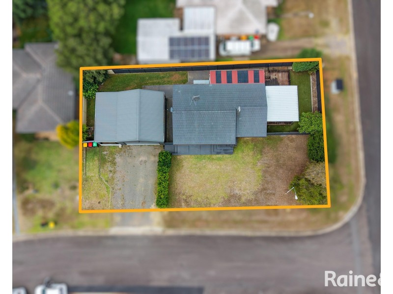 1 Unicomb Close, Rutherford NSW 2320