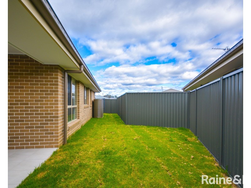 22 Lakeside Circuit, Cessnock NSW 2325