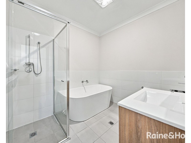 2/196 Denton Park Drive, Aberglasslyn NSW 2320