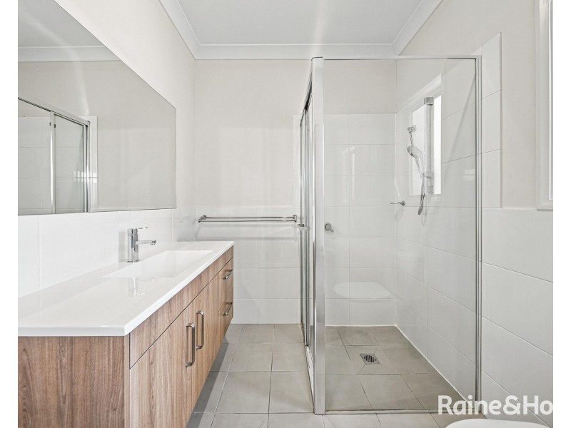 2/196 Denton Park Drive, Aberglasslyn NSW 2320
