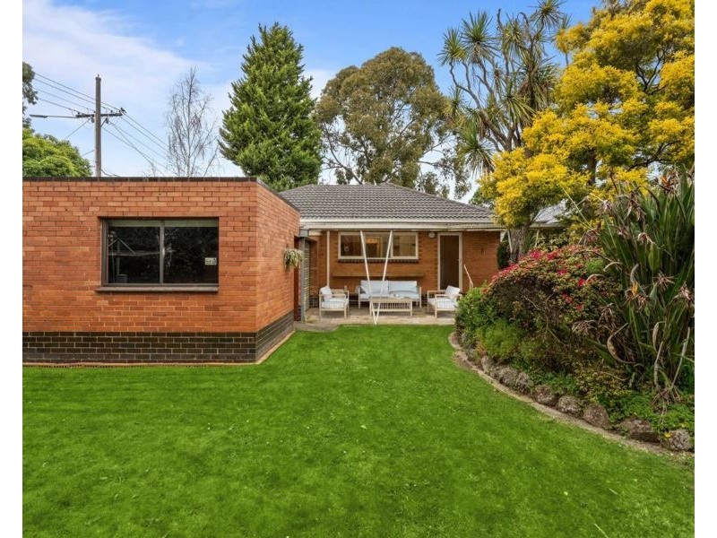 2 Jaques Grove, Forest Hill VIC 3131