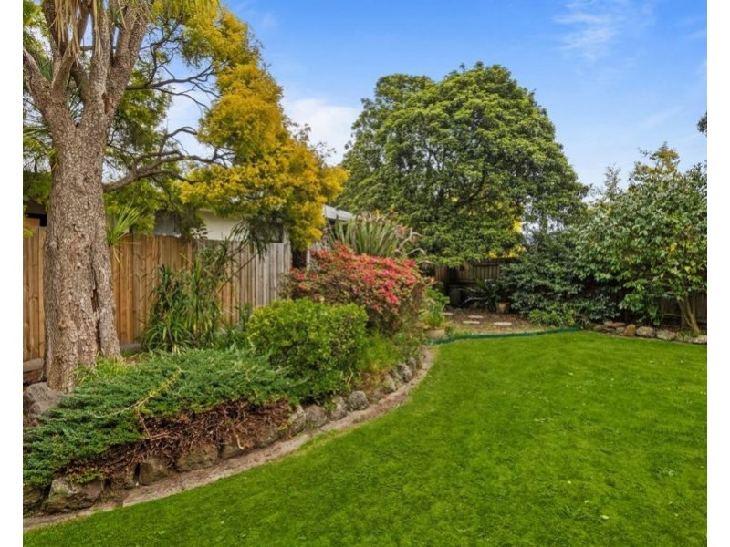 2 Jaques Grove, Forest Hill VIC 3131