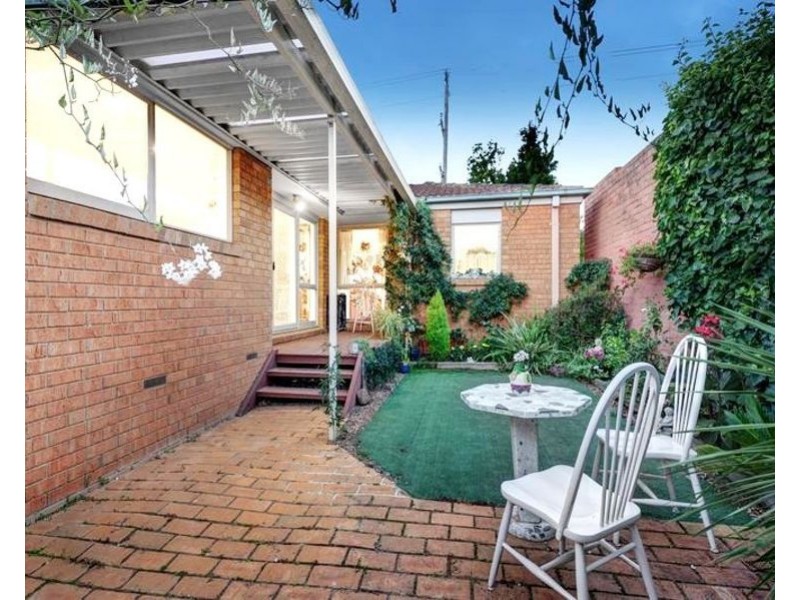 1/4 Springfield Road, Blackburn VIC 3130