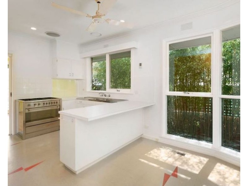 18 Lincoln Avenue, Mont Albert North VIC 3129