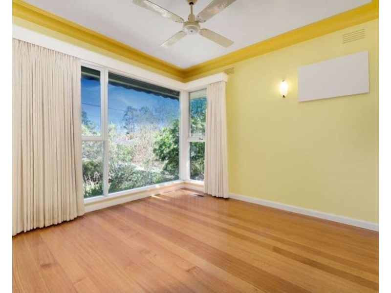 18 Lincoln Avenue, Mont Albert North VIC 3129