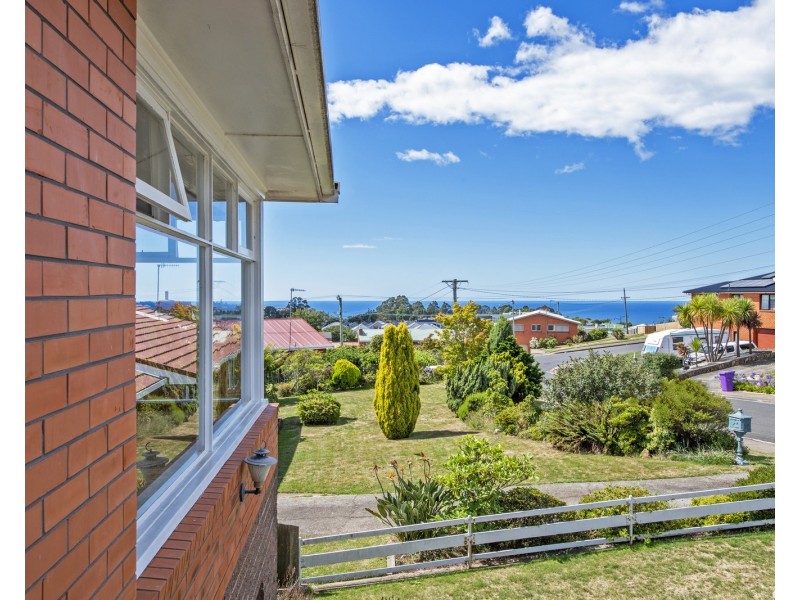 6 Churchill Avenue, Upper Burnie TAS 7320