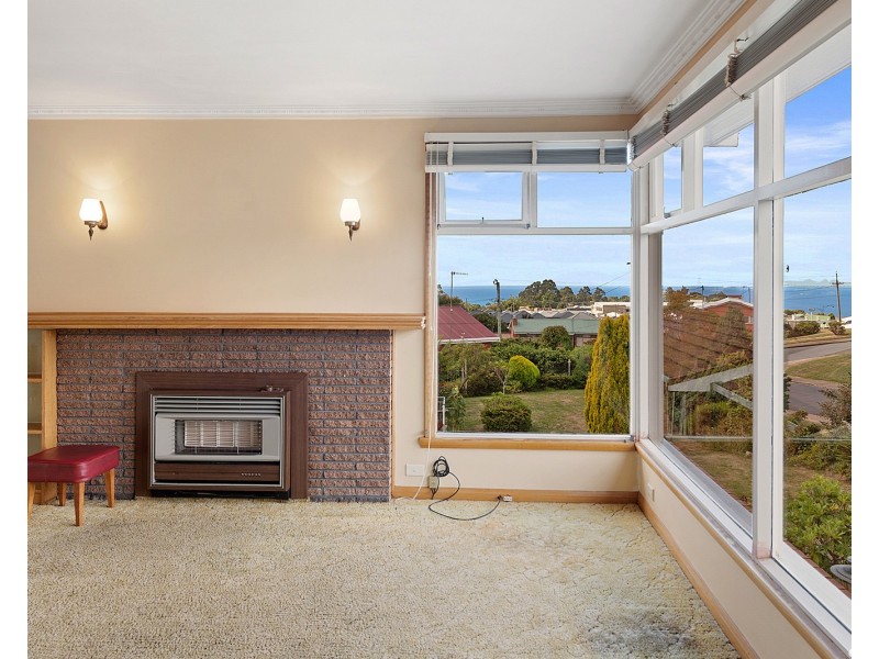 6 Churchill Avenue, Upper Burnie TAS 7320