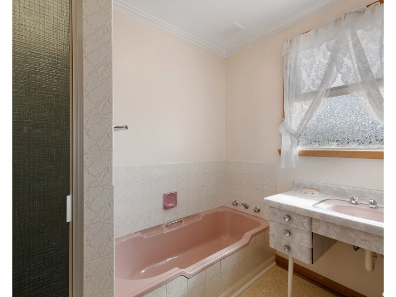 6 Churchill Avenue, Upper Burnie TAS 7320
