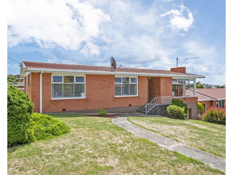 6 Churchill Avenue, Upper Burnie TAS 7320