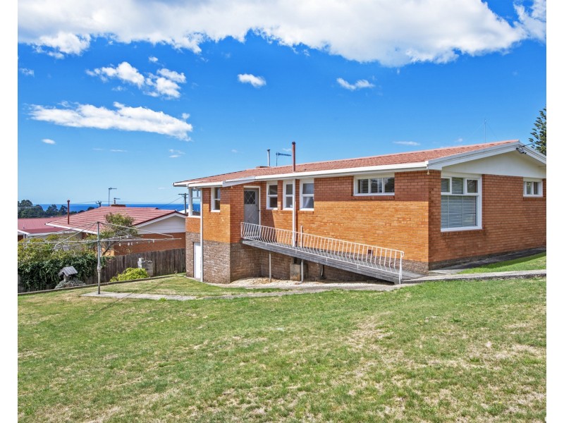 6 Churchill Avenue, Upper Burnie TAS 7320