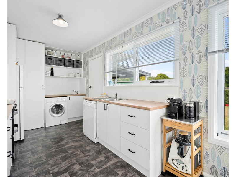 13 Raglan Street, Somerset TAS 7322