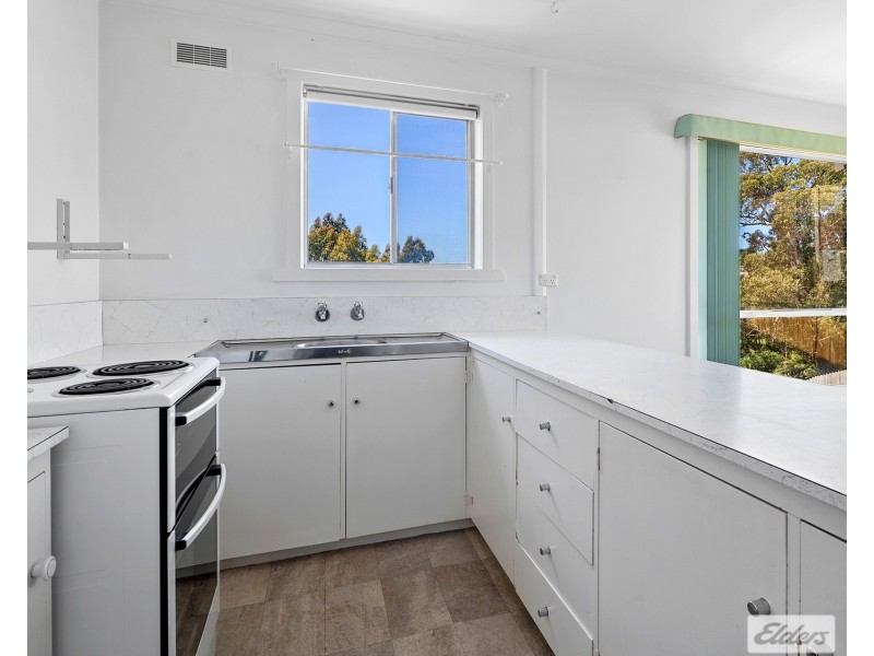 2/11 Bathurst Street, Upper Burnie TAS 7320