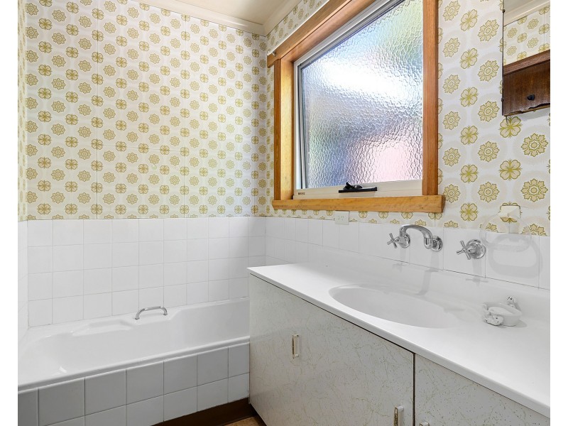24 Bathurst Street, Upper Burnie TAS 7320
